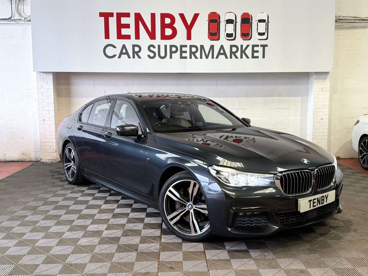 A 2017 BMW 7 SERIES 3.0 730d M Sport Saloon 4dr Diesel Auto Euro 6 (s/s) (265 ps) A 2017 BMW 7 SERIES 3.0 730d M Sport Saloon 4dr Diesel Auto Euro 6 (s/s) (265 ps)
