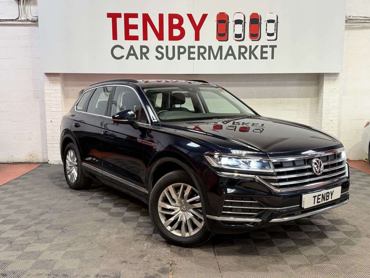 A 2018 VOLKSWAGEN TOUAREG 3.0 TDI V6 SEL SUV 5dr Diesel Tiptronic 4Motion Euro 6 (s/s) (231 ps) A 2018 VOLKSWAGEN TOUAREG 3.0 TDI V6 SEL SUV 5dr Diesel Tiptronic 4Motion Euro 6 (s/s) (231 ps)
