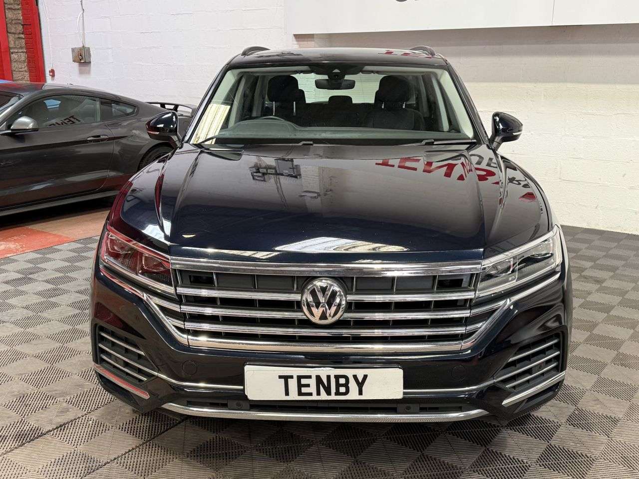 A 2018 VOLKSWAGEN TOUAREG 3.0 TDI V6 SEL SUV 5dr Diesel Tiptronic 4Motion Euro 6 (s/s) (231 ps) A 2018 VOLKSWAGEN TOUAREG 3.0 TDI V6 SEL SUV 5dr Diesel Tiptronic 4Motion Euro 6 (s/s) (231 ps)