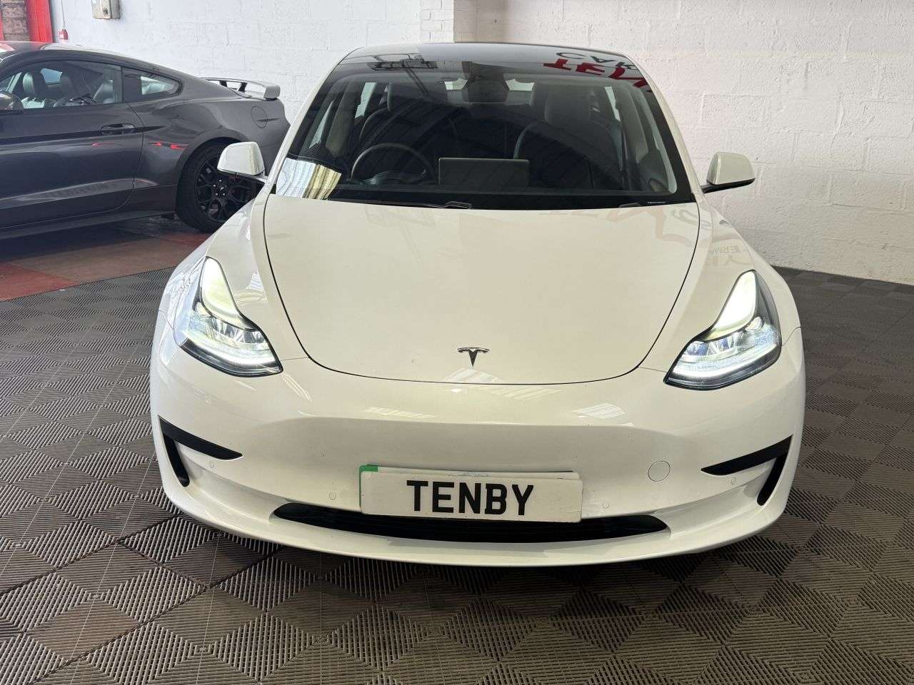 A 2021 TESLA MODEL 3 Standard Range Plus Saloon 4dr Electric Auto RWD (241 bhp) A 2021 TESLA MODEL 3 Standard Range Plus Saloon 4dr Electric Auto RWD (241 bhp)
