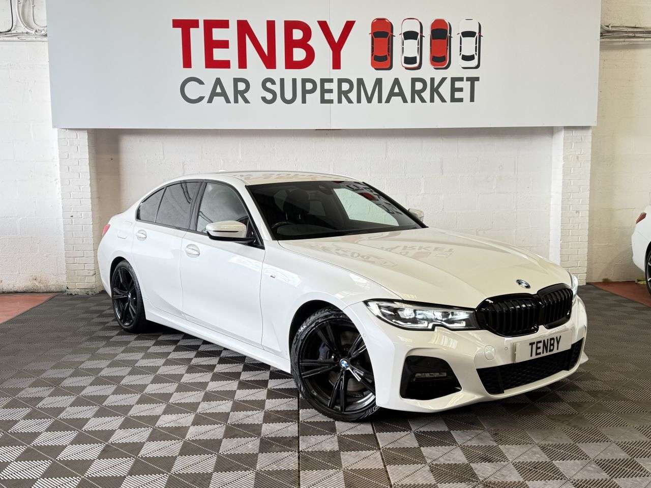 A 2020 BMW 3 SERIES 2.0 320d MHT M Sport Saloon 4dr Diesel Hybrid Auto Euro 6 (s/s) (190 ps) 19 A 2020 BMW 3 SERIES 2.0 320d MHT M Sport Saloon 4dr Diesel Hybrid Auto Euro 6 (s/s) (190 ps) 19