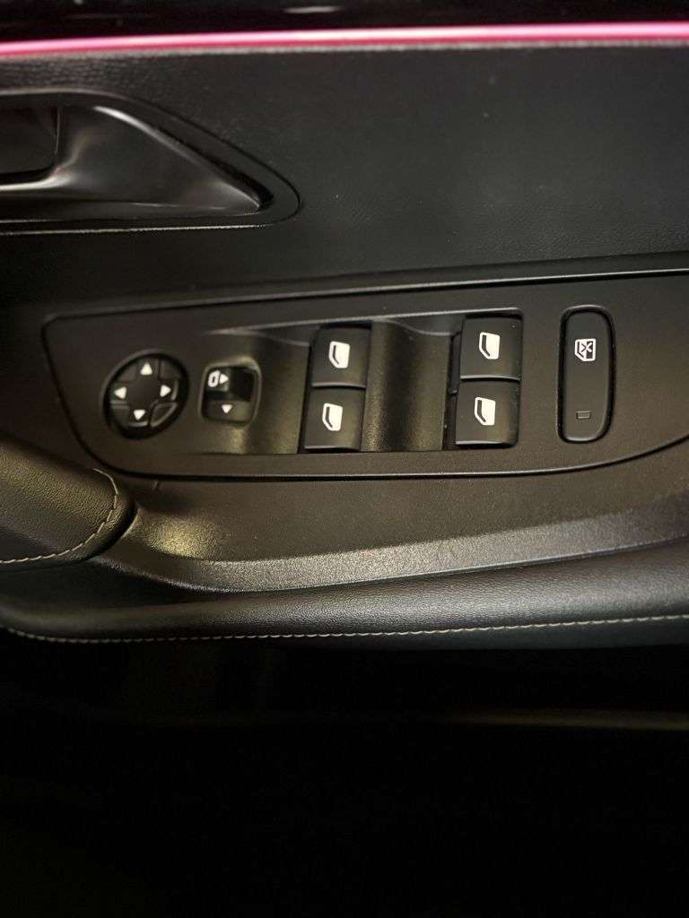 2020 PEUGEOT E-2008 2020 PEUGEOT E-2008