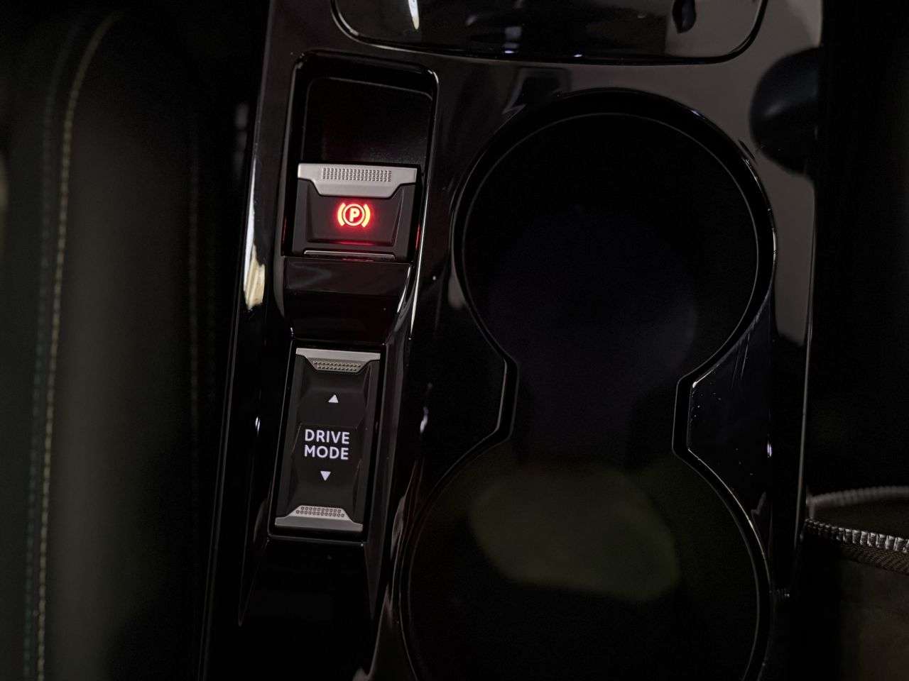 2020 PEUGEOT E-2008 2020 PEUGEOT E-2008