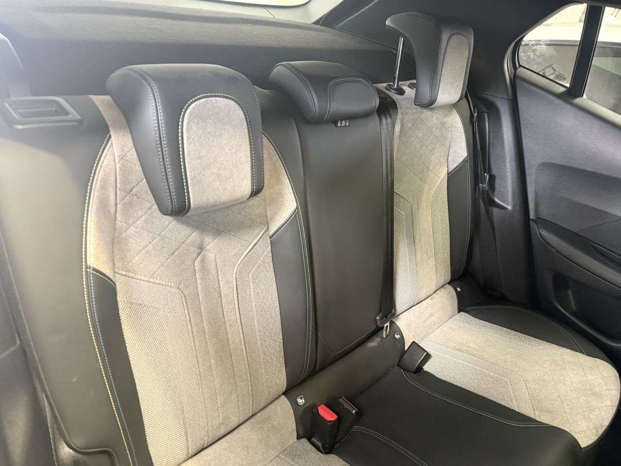 2020 PEUGEOT E-2008 2020 PEUGEOT E-2008