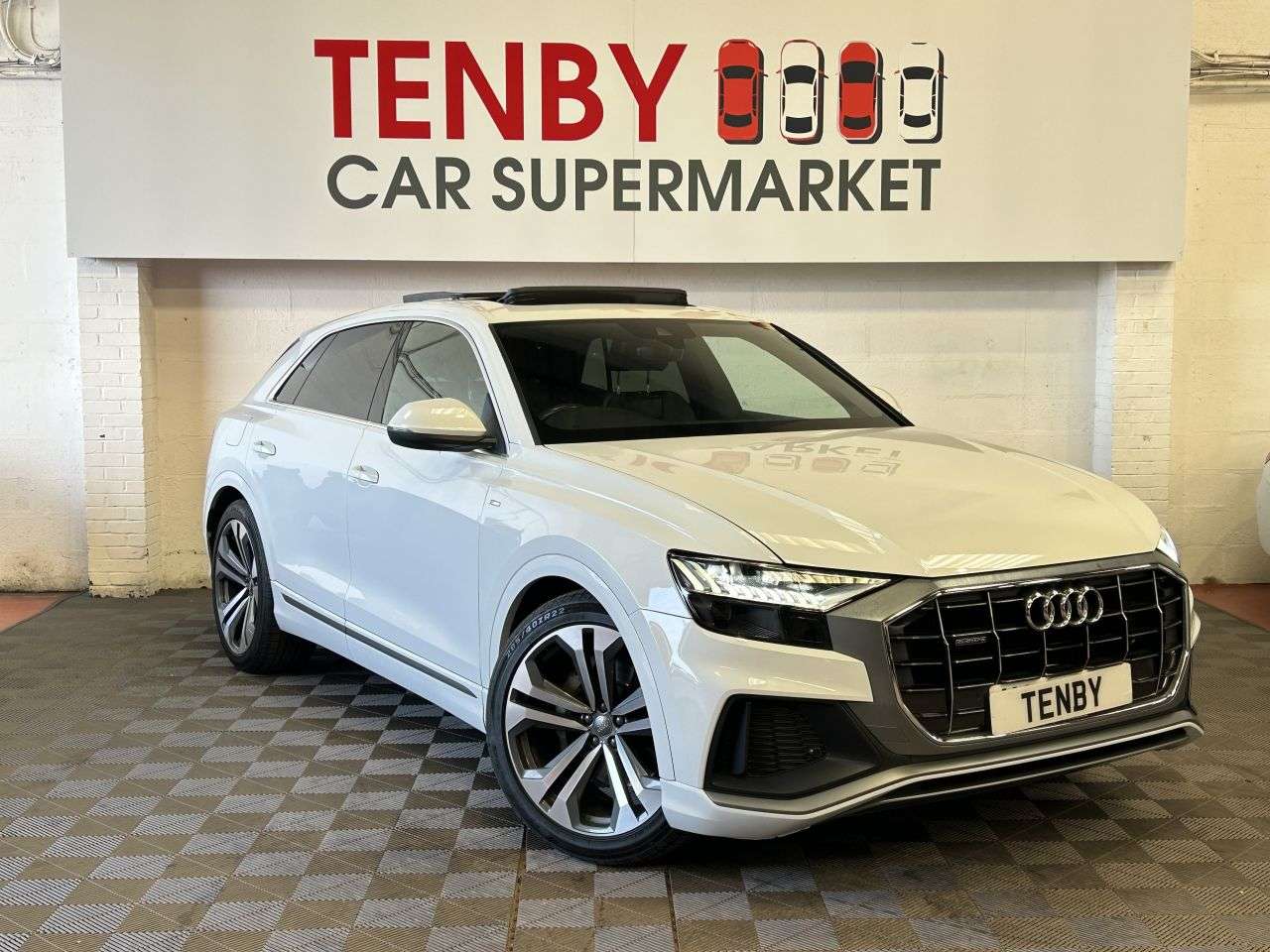 A 2018 AUDI Q8 3.0 TDI V6 50 S line SUV 5dr Diesel Tiptronic quattro Euro 6 (s/s) (286 ps) A 2018 AUDI Q8 3.0 TDI V6 50 S line SUV 5dr Diesel Tiptronic quattro Euro 6 (s/s) (286 ps)