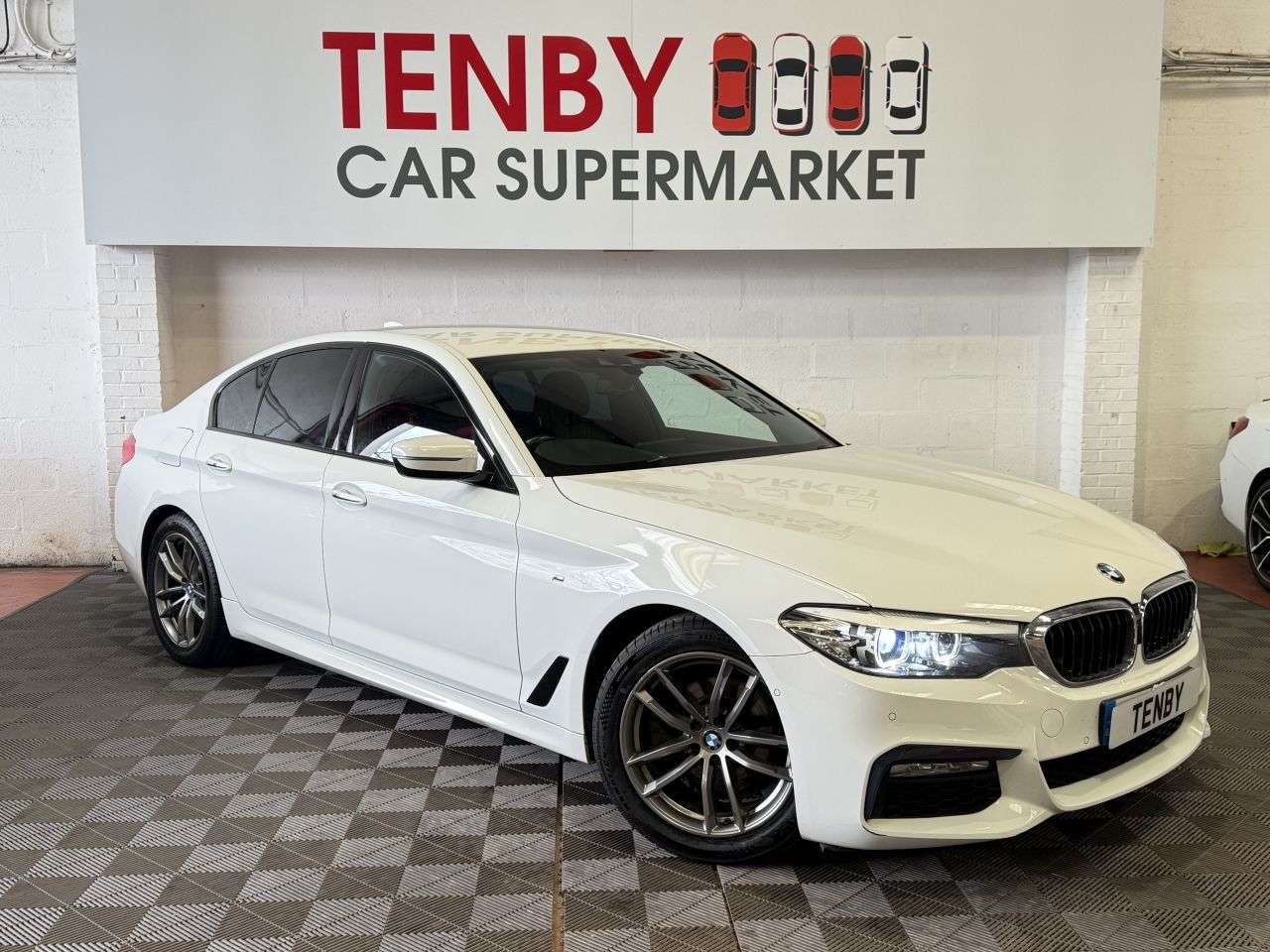 A 2018 BMW 5 SERIES 2.0 520d M Sport Saloon 4dr Diesel Auto Euro 6 (s/s) (190 ps) DAB+NAV+ FHTD A 2018 BMW 5 SERIES 2.0 520d M Sport Saloon 4dr Diesel Auto Euro 6 (s/s) (190 ps) DAB+NAV+ FHTD