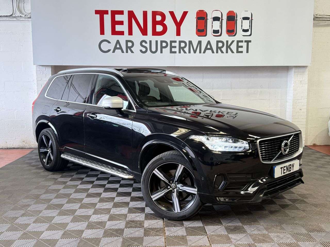 A 2015 VOLVO XC90 2.0 D5 R-Design SUV 5dr Diesel Geartronic 4WD Euro 6 (s/s) (225 ps) F/S/H+2 A 2015 VOLVO XC90 2.0 D5 R-Design SUV 5dr Diesel Geartronic 4WD Euro 6 (s/s) (225 ps) F/S/H+2