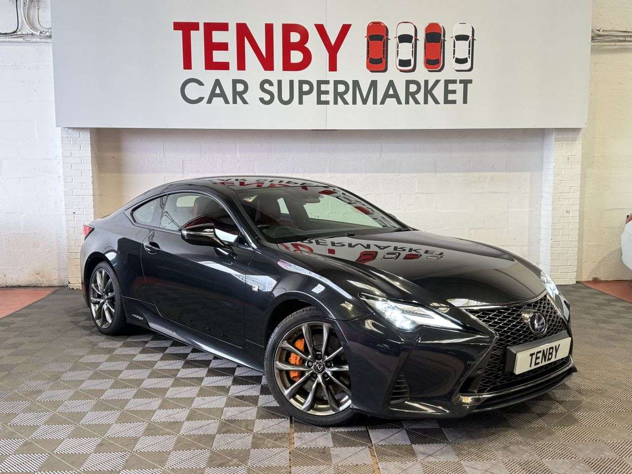 A 2019 LEXUS RC 2.5 300h F Sport Coupe 2dr Petrol Hybrid E-CVT Euro 6 (s/s) (223 ps) FRONT A 2019 LEXUS RC 2.5 300h F Sport Coupe 2dr Petrol Hybrid E-CVT Euro 6 (s/s) (223 ps) FRONT