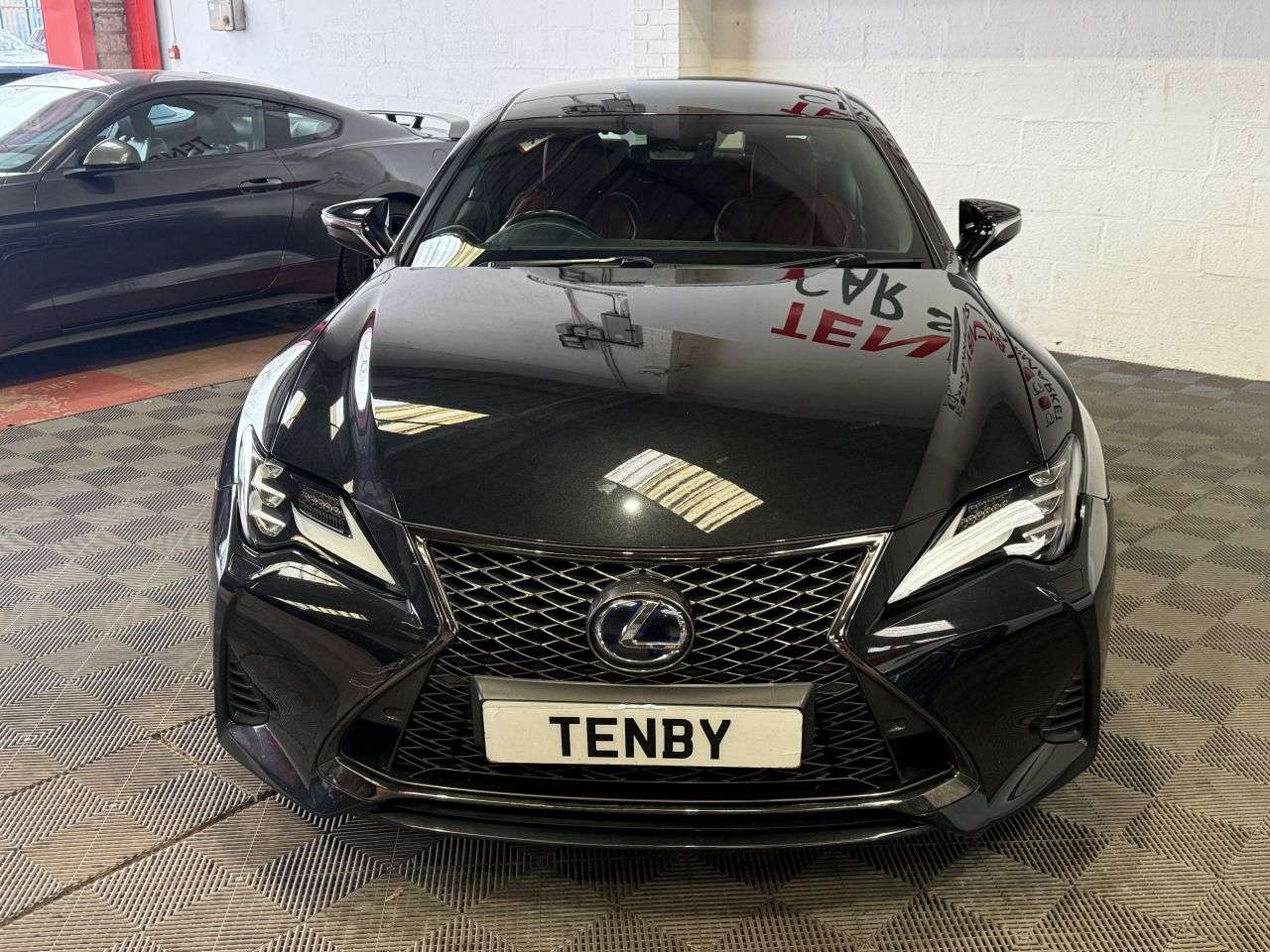 A 2019 LEXUS RC 2.5 300h F Sport Coupe 2dr Petrol Hybrid E-CVT Euro 6 (s/s) (223 ps) FRONT A 2019 LEXUS RC 2.5 300h F Sport Coupe 2dr Petrol Hybrid E-CVT Euro 6 (s/s) (223 ps) FRONT