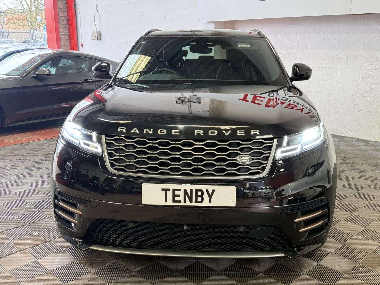 A 2021 LAND ROVER RANGE ROVER VELAR 2.0 P400e 17.1kWh R-Dynamic SE SUV 5dr Petrol Plug-in Hybrid Auto 4WD Euro A 2021 LAND ROVER RANGE ROVER VELAR 2.0 P400e 17.1kWh R-Dynamic SE SUV 5dr Petrol Plug-in Hybrid Auto 4WD Euro