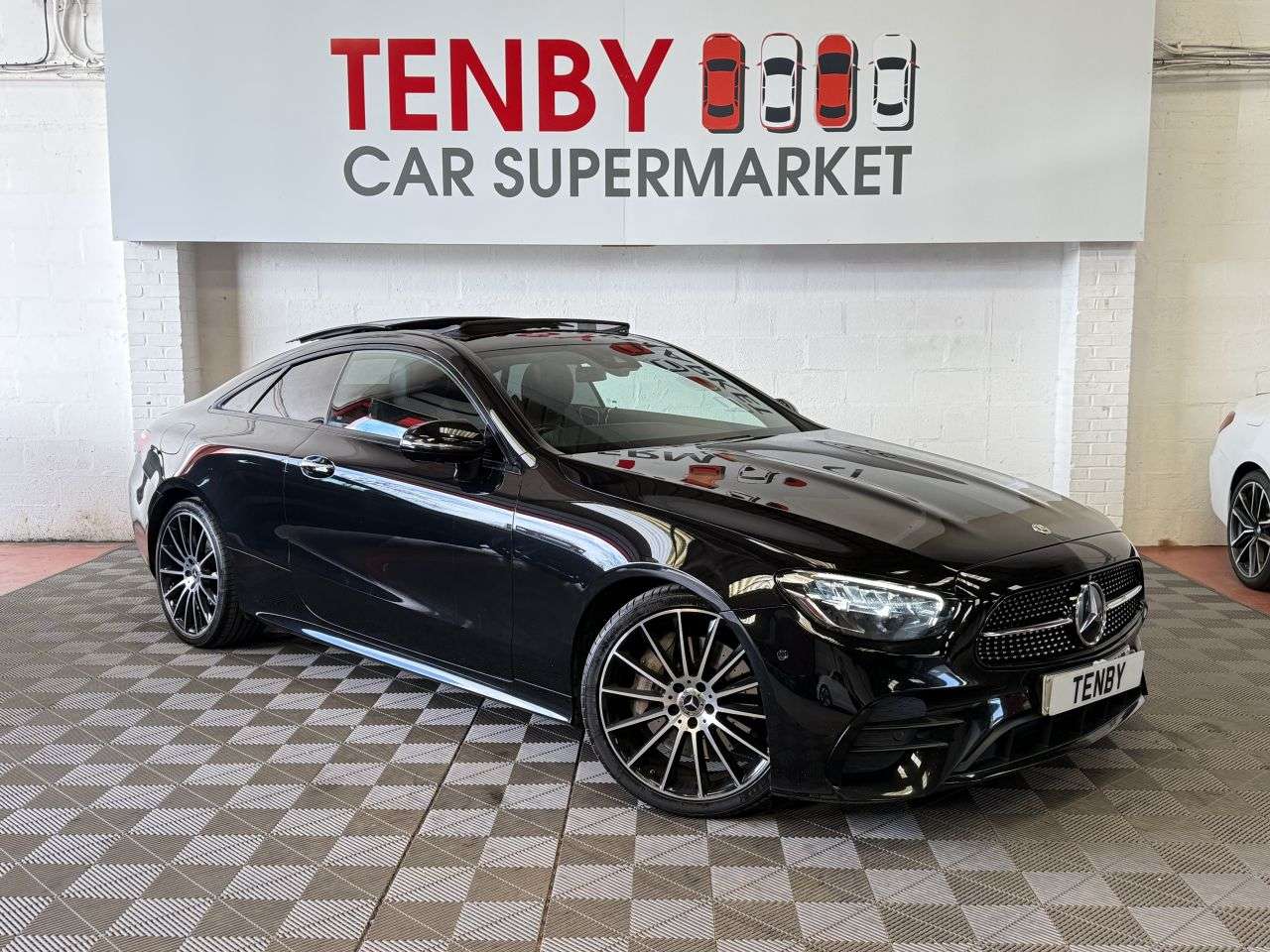 A 2022 MERCEDES-BENZ E-CLASS 2.0 E300h MHEV AMG Line Night Edition (Premium Plus) Coupe 2dr Petrol Hybri A 2022 MERCEDES-BENZ E-CLASS 2.0 E300h MHEV AMG Line Night Edition (Premium Plus) Coupe 2dr Petrol Hybri