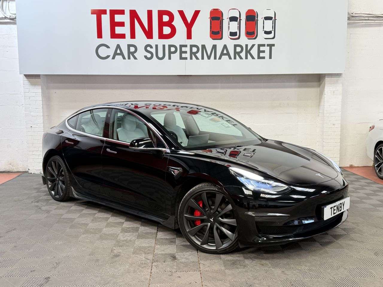 A 2019 TESLA MODEL 3 (Dual Motor) Performance Saloon 4dr Electric Auto 4WDE (Performance Upgrade A 2019 TESLA MODEL 3 (Dual Motor) Performance Saloon 4dr Electric Auto 4WDE (Performance Upgrade