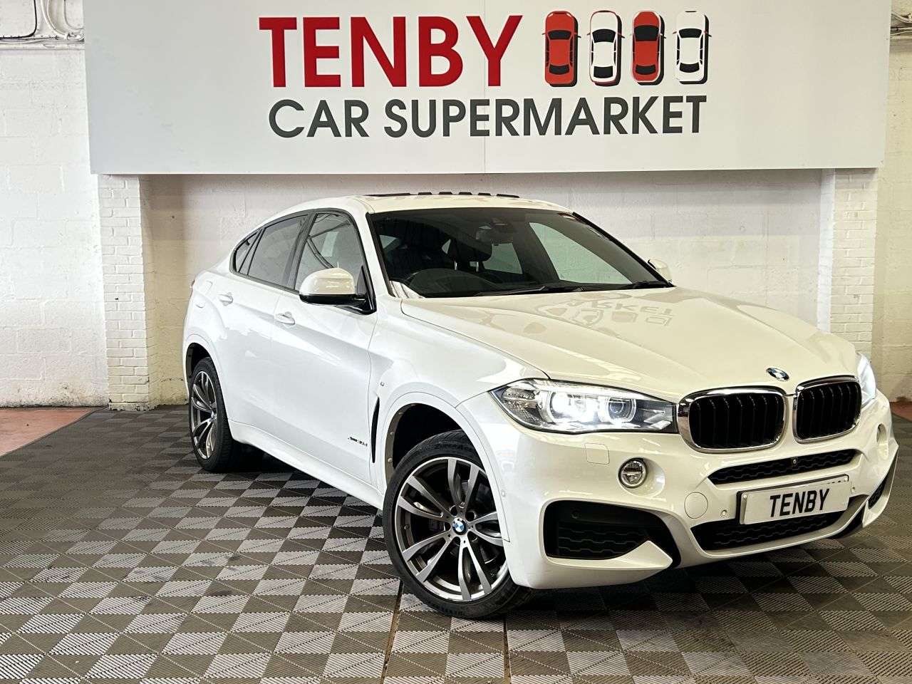 A 2018 BMW X6 3.0 30d M Sport SUV 5dr Diesel Auto xDrive Euro 6 (s/s) (258 ps) HUD+HTD ST A 2018 BMW X6 3.0 30d M Sport SUV 5dr Diesel Auto xDrive Euro 6 (s/s) (258 ps) HUD+HTD ST