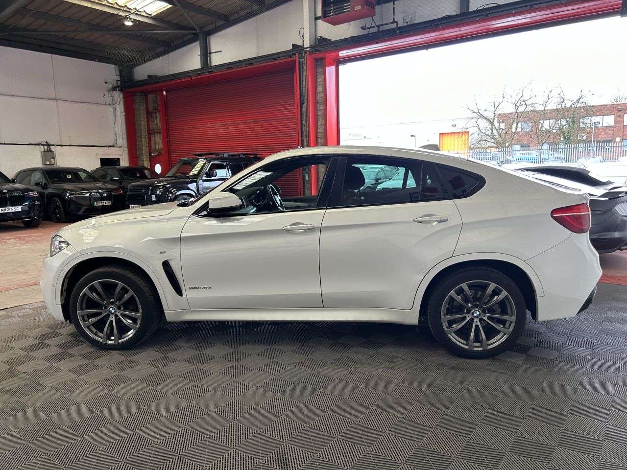 A 2018 BMW X6 3.0 30d M Sport SUV 5dr Diesel Auto xDrive Euro 6 (s/s) (258 ps) HUD+HTD ST A 2018 BMW X6 3.0 30d M Sport SUV 5dr Diesel Auto xDrive Euro 6 (s/s) (258 ps) HUD+HTD ST