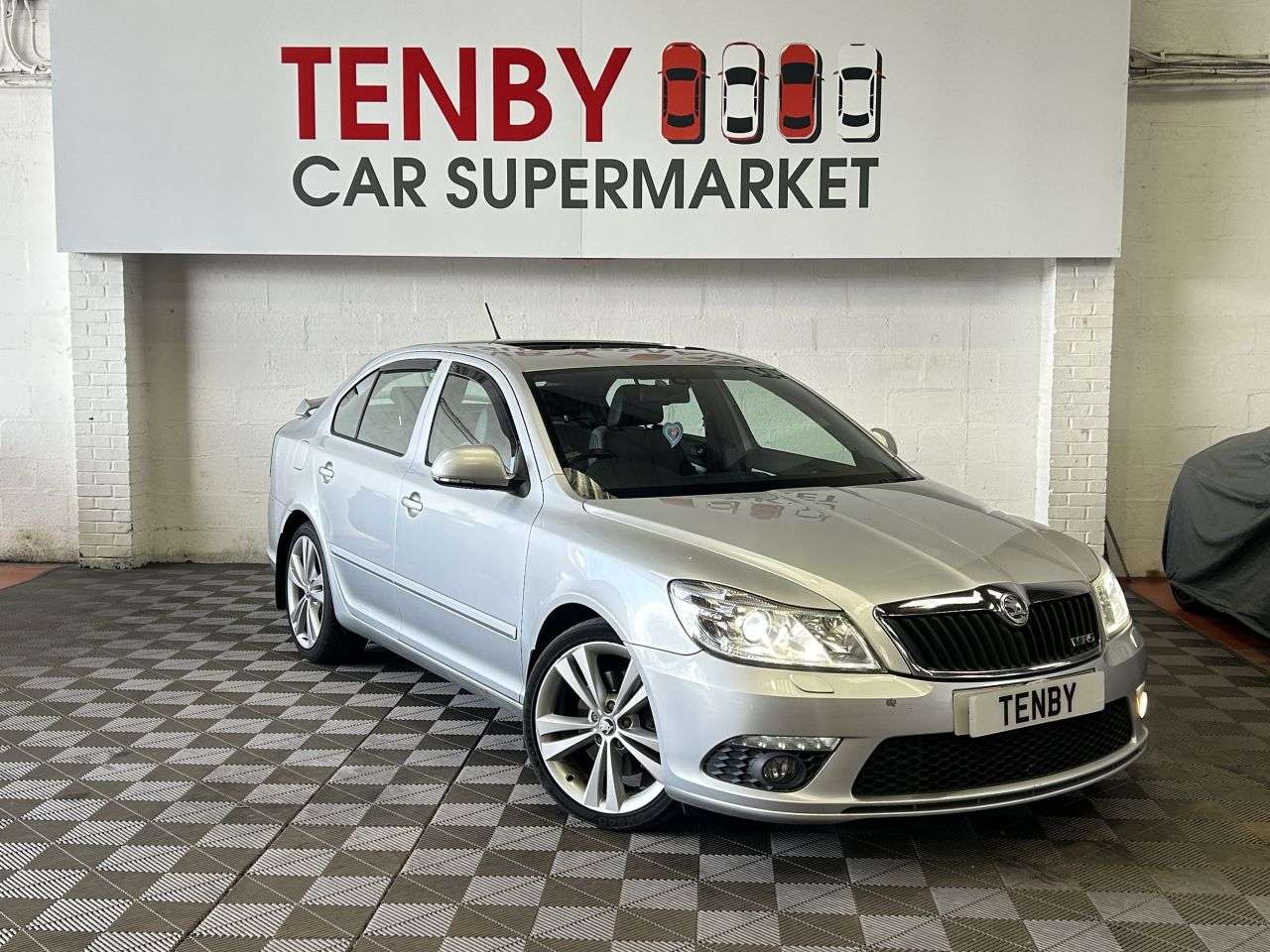 A 2011 SKODA OCTAVIA 2.0 TDI vRS Hatchback 5dr Diesel DSG Euro 5 (170 ps) A 2011 SKODA OCTAVIA 2.0 TDI vRS Hatchback 5dr Diesel DSG Euro 5 (170 ps)