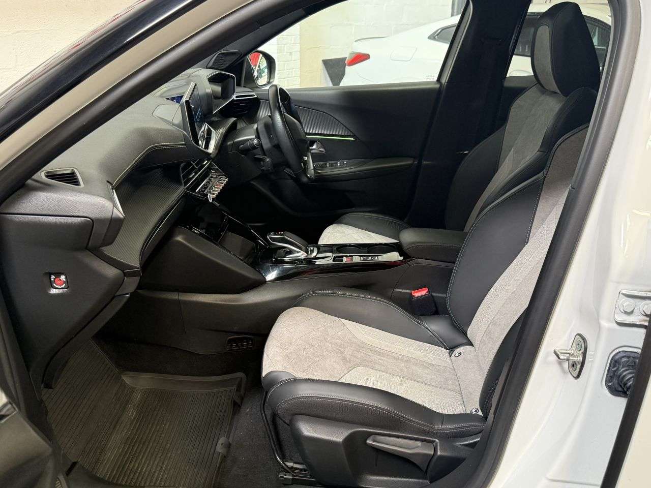 2021 PEUGEOT E-2008 2021 PEUGEOT E-2008