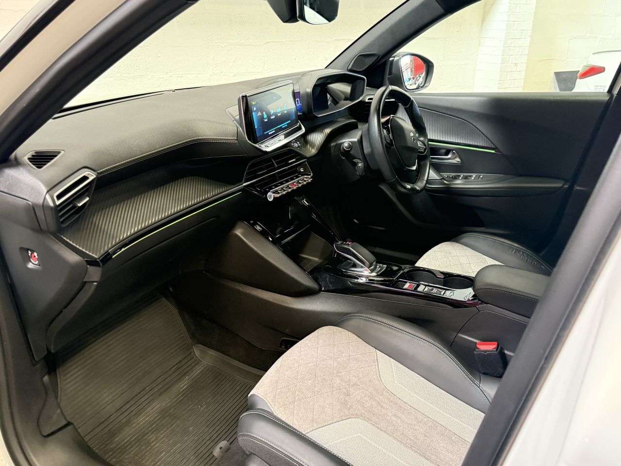 2021 PEUGEOT E-2008 2021 PEUGEOT E-2008