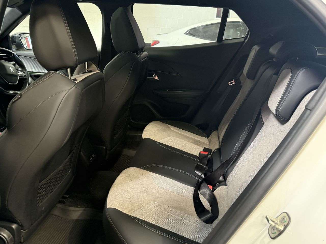 2021 PEUGEOT E-2008 2021 PEUGEOT E-2008