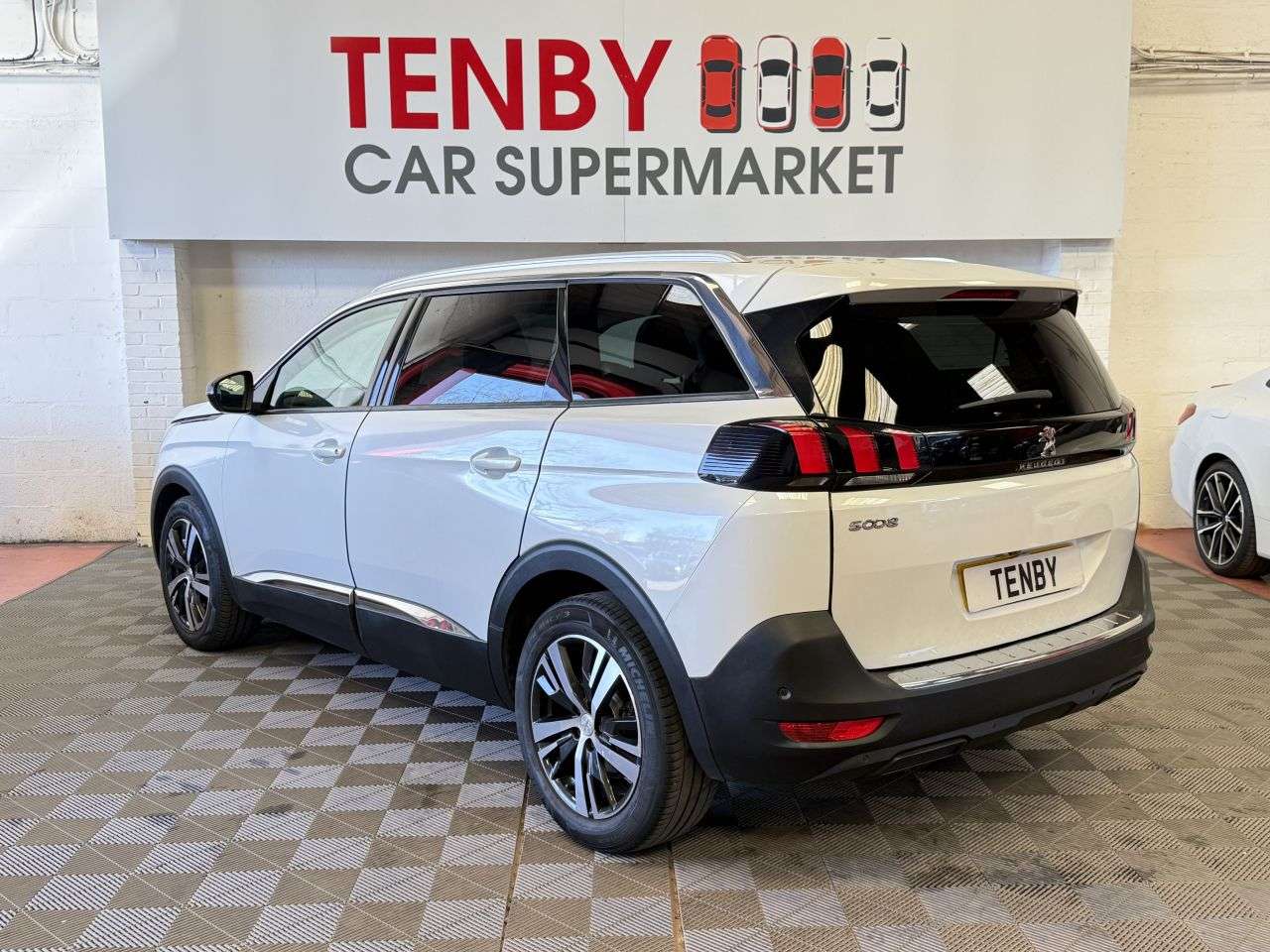 2018 PEUGEOT 5008 2018 PEUGEOT 5008