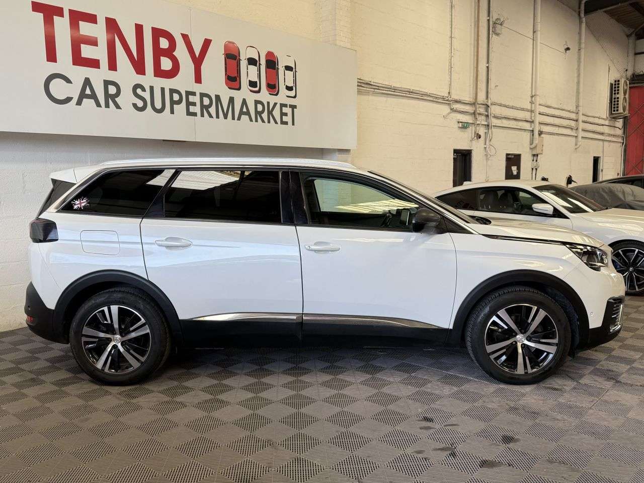 2018 PEUGEOT 5008 2018 PEUGEOT 5008