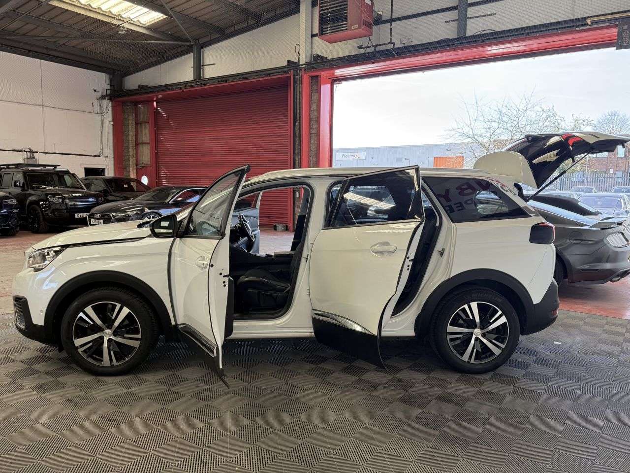 2018 PEUGEOT 5008 2018 PEUGEOT 5008