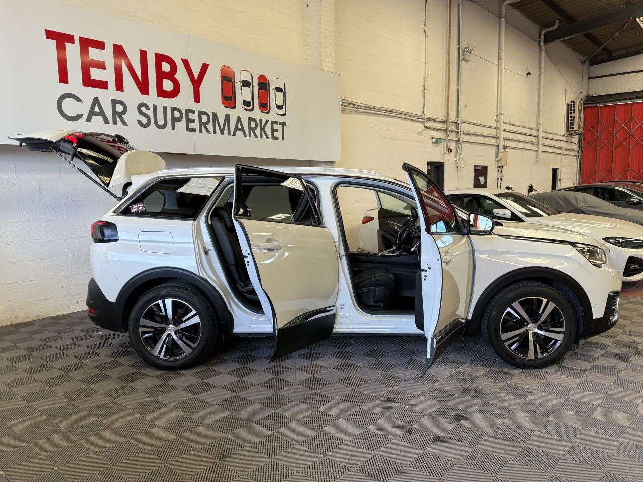 2018 PEUGEOT 5008 2018 PEUGEOT 5008