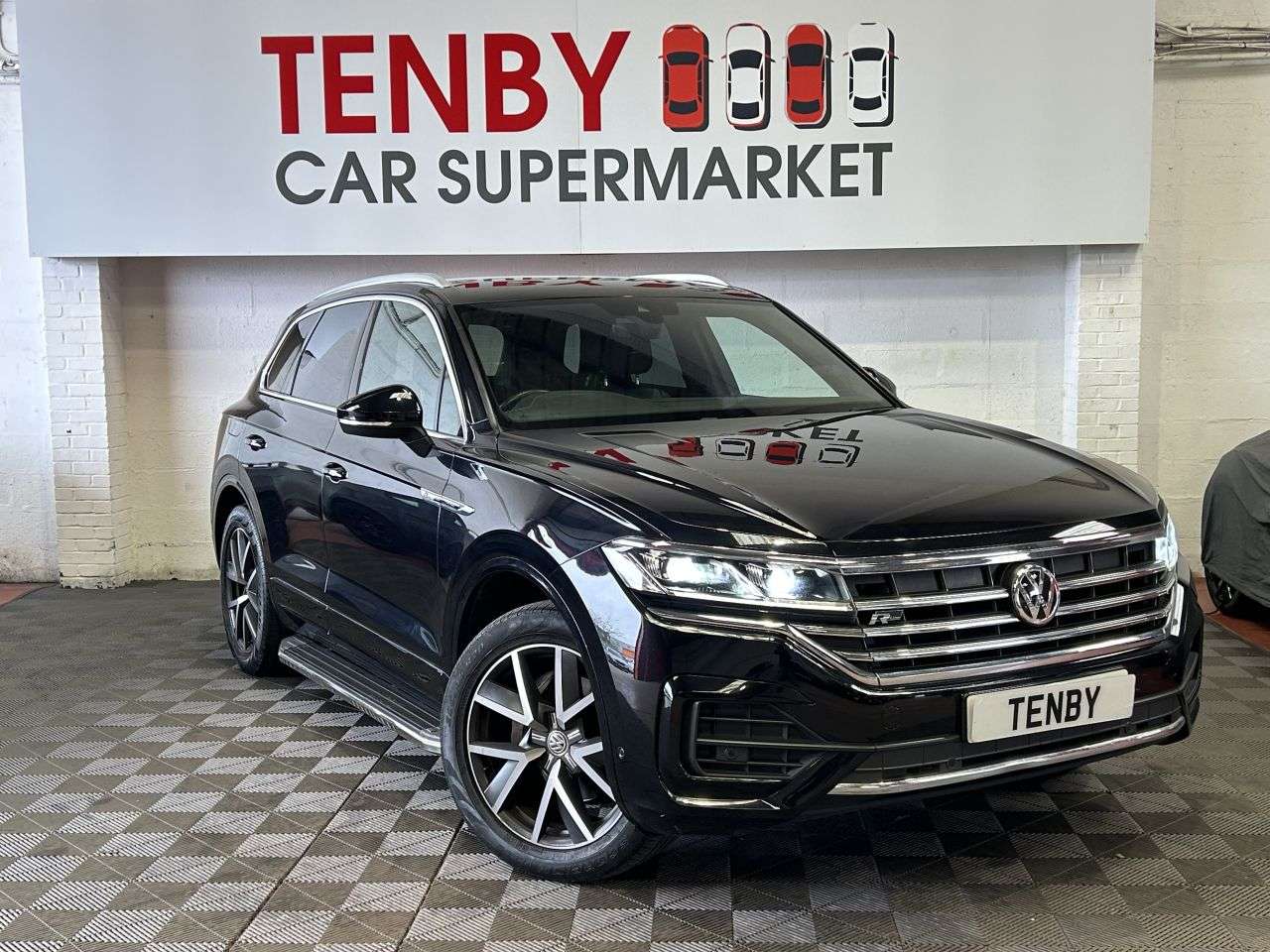 A 2019 VOLKSWAGEN TOUAREG 3.0 TDI V6 R-Line SUV 5dr Diesel Tiptronic 4Motion Euro 6 (s/s) (286 ps) FH A 2019 VOLKSWAGEN TOUAREG 3.0 TDI V6 R-Line SUV 5dr Diesel Tiptronic 4Motion Euro 6 (s/s) (286 ps) FH