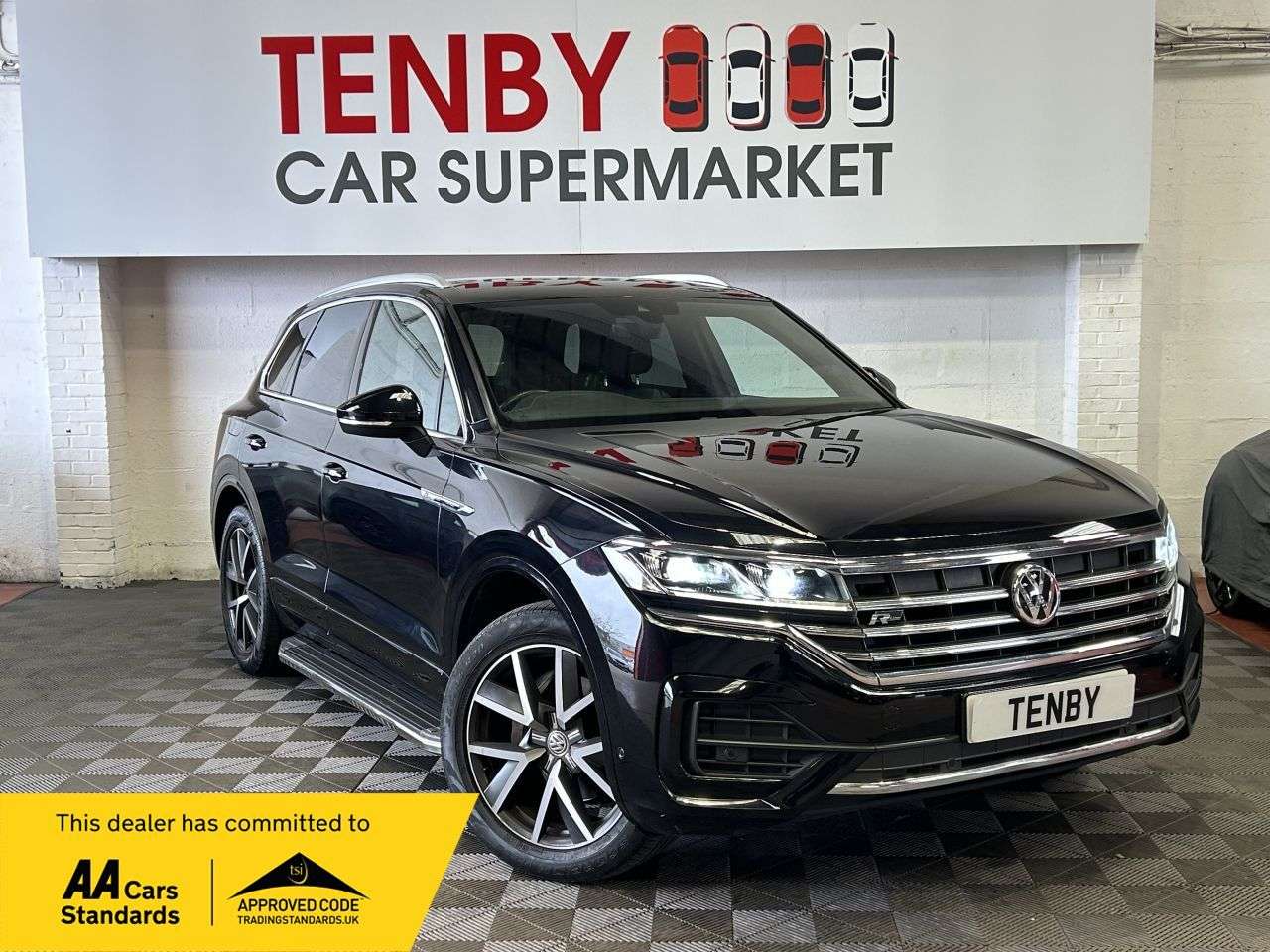 A 2019 VOLKSWAGEN TOUAREG 3.0 TDI V6 R-Line SUV 5dr Diesel Tiptronic 4Motion Euro 6 (s/s) (286 ps) FH A 2019 VOLKSWAGEN TOUAREG 3.0 TDI V6 R-Line SUV 5dr Diesel Tiptronic 4Motion Euro 6 (s/s) (286 ps) FH