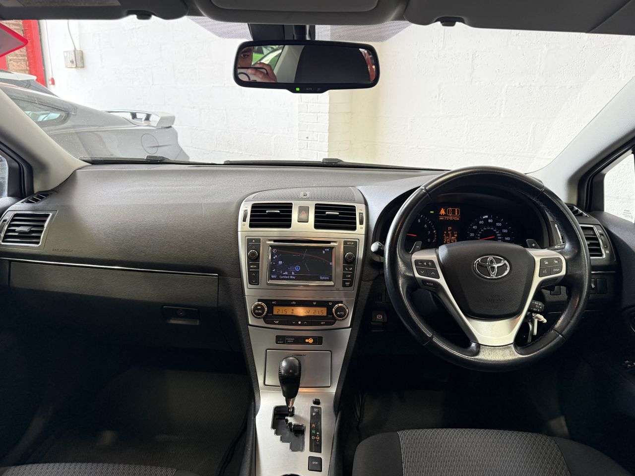 2012 TOYOTA AVENSIS 2012 TOYOTA AVENSIS