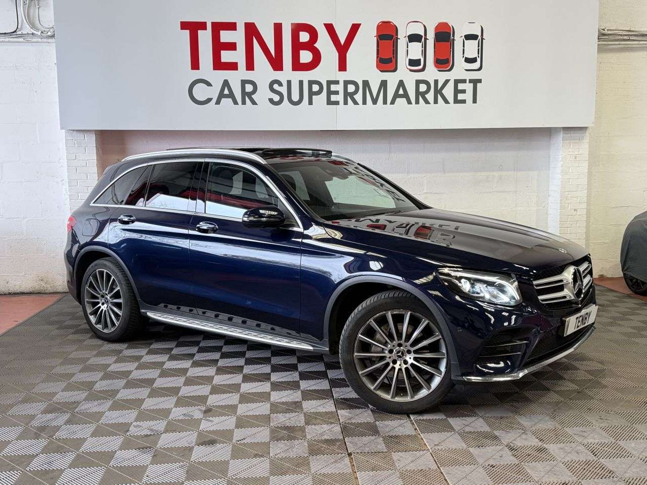 A 2018 MERCEDES-BENZ GLC 2.1 GLC250d AMG Line (Premium Plus) SUV 5dr Diesel G-Tronic 4MATIC Euro 6 ( A 2018 MERCEDES-BENZ GLC 2.1 GLC250d AMG Line (Premium Plus) SUV 5dr Diesel G-Tronic 4MATIC Euro 6 (