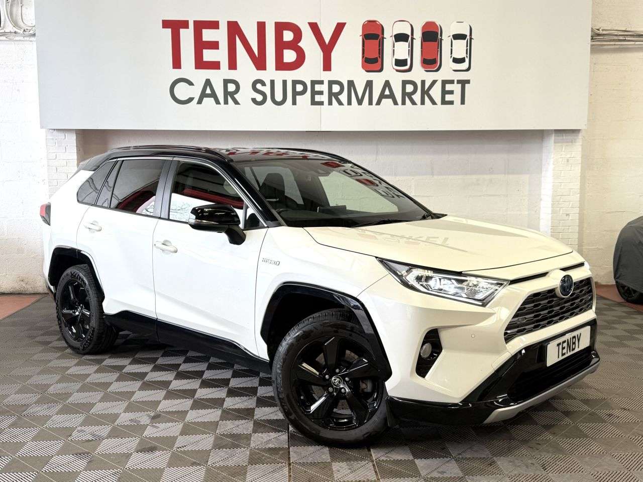 A 2019 TOYOTA RAV4 2.5 VVT-h Dynamic SUV 5dr Petrol Hybrid CVT Euro 6 (s/s) (218 ps) A 2019 TOYOTA RAV4 2.5 VVT-h Dynamic SUV 5dr Petrol Hybrid CVT Euro 6 (s/s) (218 ps)