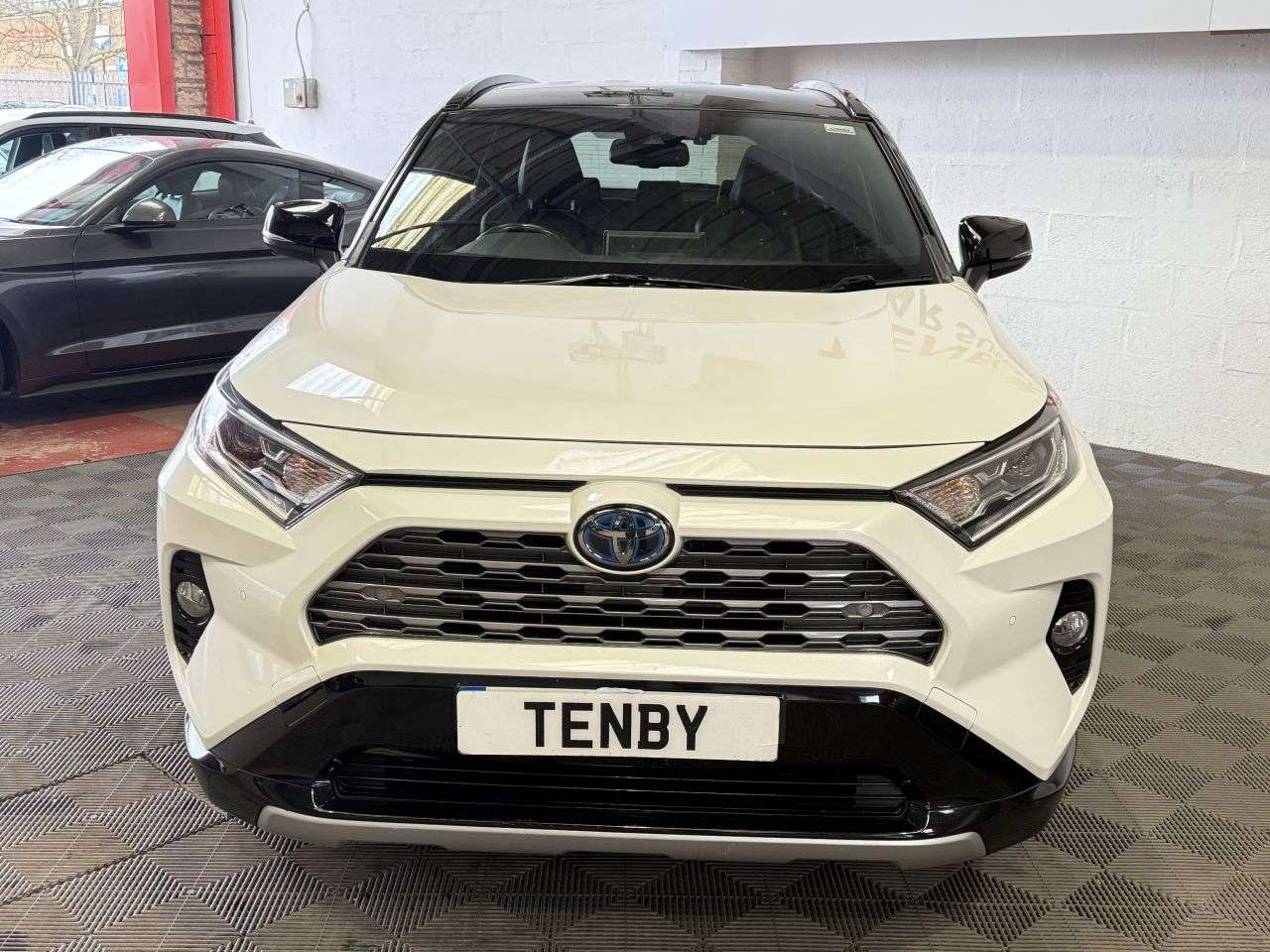A 2019 TOYOTA RAV4 2.5 VVT-h Dynamic SUV 5dr Petrol Hybrid CVT Euro 6 (s/s) (218 ps) A 2019 TOYOTA RAV4 2.5 VVT-h Dynamic SUV 5dr Petrol Hybrid CVT Euro 6 (s/s) (218 ps)