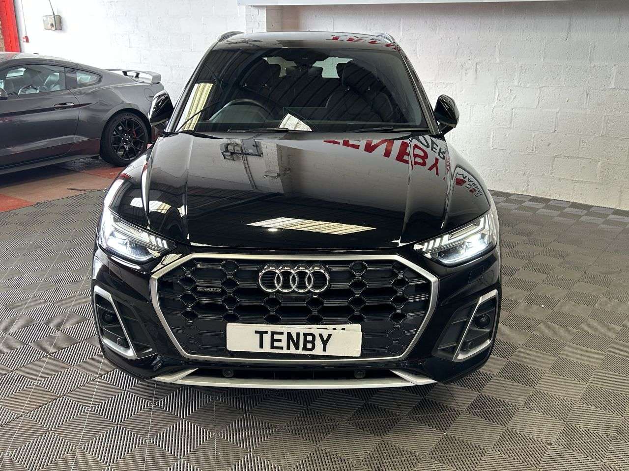 A 2021 AUDI Q5 2.0 TDI 40 S line SUV 5dr Diesel S Tronic quattro Euro 6 (s/s) (204 ps) FLT A 2021 AUDI Q5 2.0 TDI 40 S line SUV 5dr Diesel S Tronic quattro Euro 6 (s/s) (204 ps) FLT