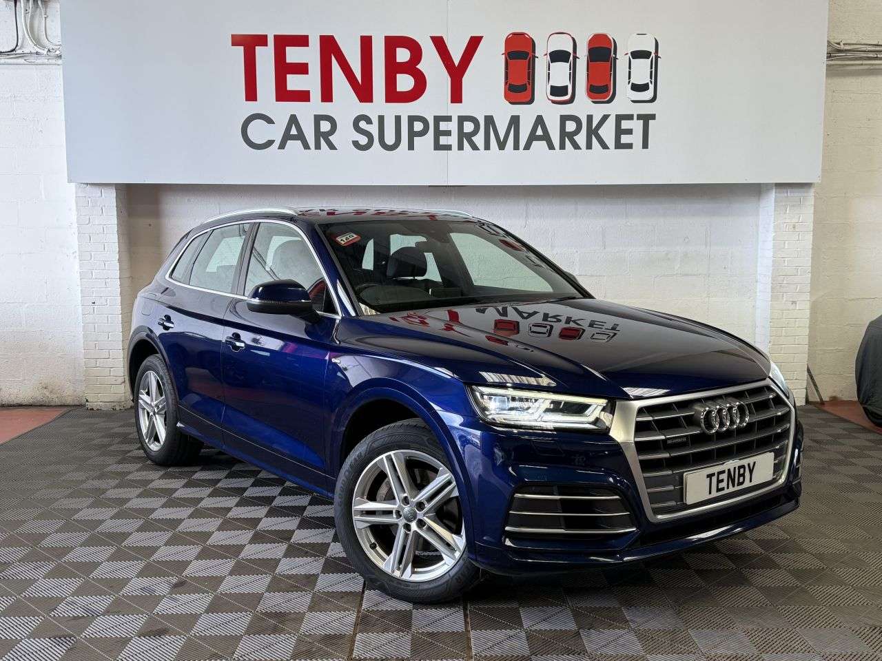 A 2017 AUDI Q5 2.0 TDI S line SUV 5dr Diesel S Tronic quattro Euro 6 (s/s) (190 ps) A 2017 AUDI Q5 2.0 TDI S line SUV 5dr Diesel S Tronic quattro Euro 6 (s/s) (190 ps)