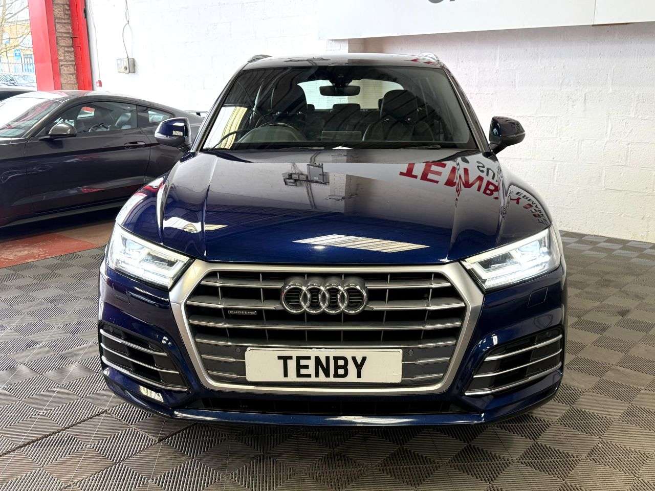 A 2017 AUDI Q5 2.0 TDI S line SUV 5dr Diesel S Tronic quattro Euro 6 (s/s) (190 ps) A 2017 AUDI Q5 2.0 TDI S line SUV 5dr Diesel S Tronic quattro Euro 6 (s/s) (190 ps)