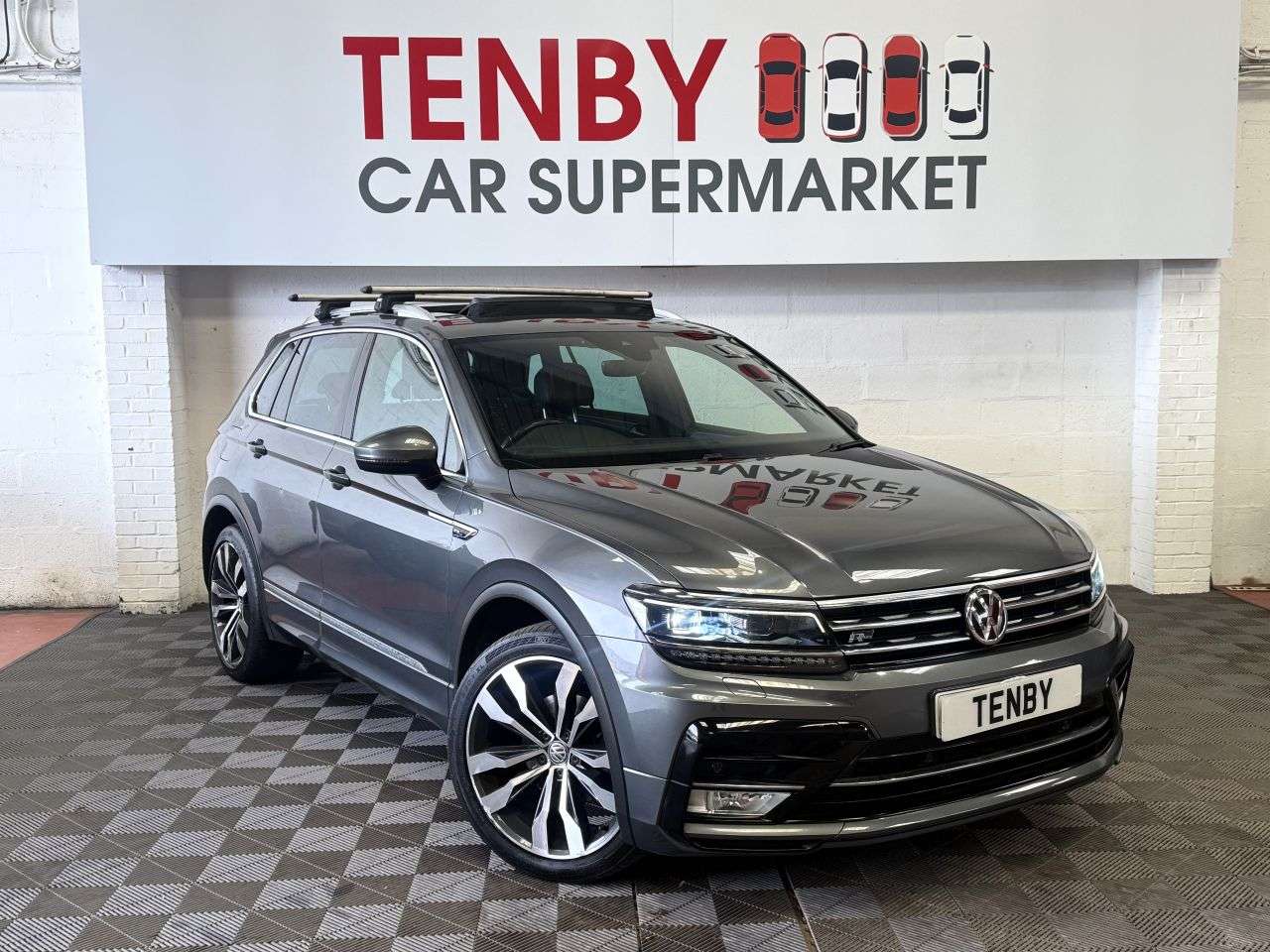 A 2016 VOLKSWAGEN TIGUAN 2.0 TDI BlueMotion Tech R-Line SUV 5dr Diesel DSG 4Motion Euro 6 (s/s) (150 A 2016 VOLKSWAGEN TIGUAN 2.0 TDI BlueMotion Tech R-Line SUV 5dr Diesel DSG 4Motion Euro 6 (s/s) (150