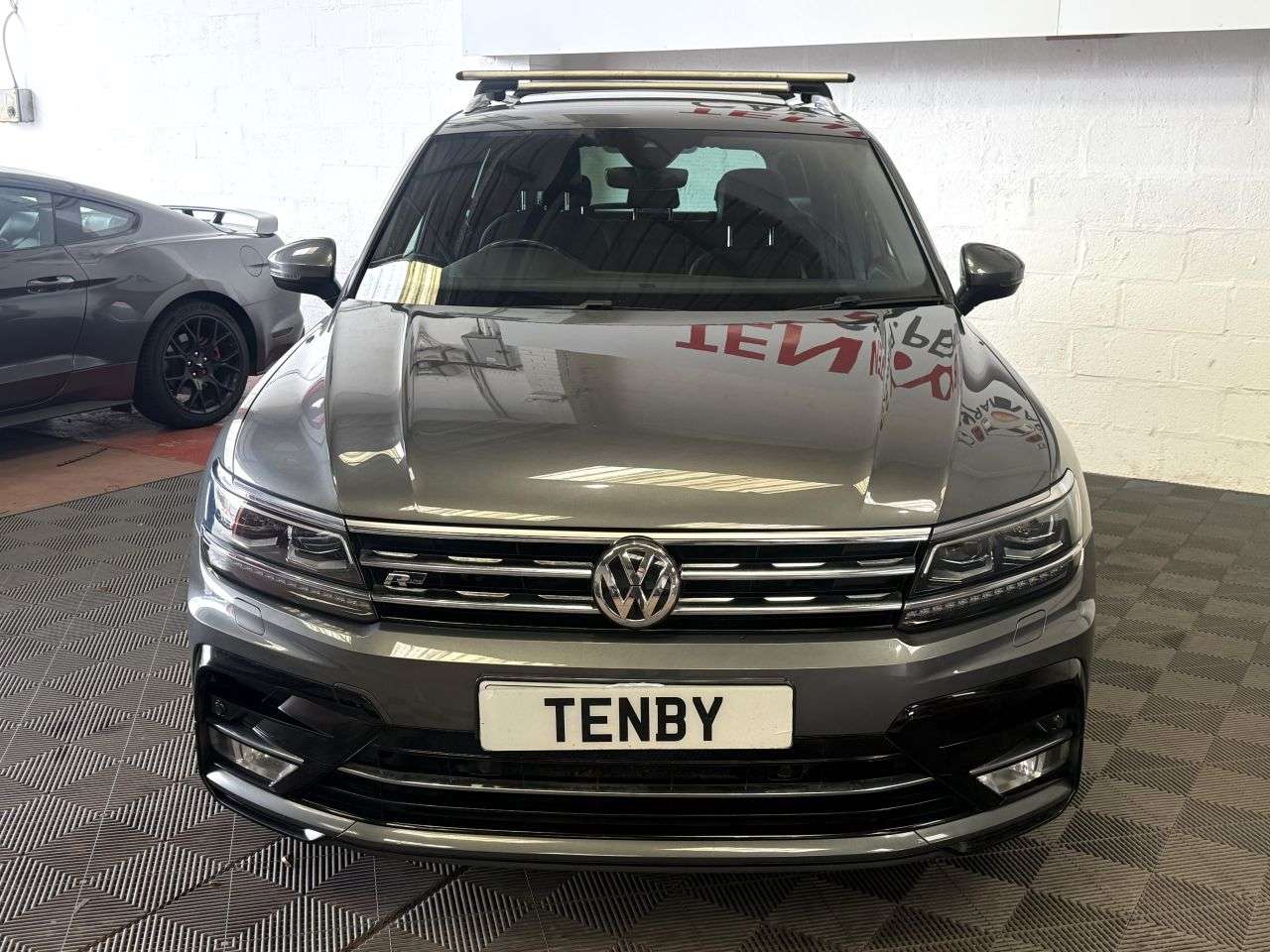 A 2016 VOLKSWAGEN TIGUAN 2.0 TDI BlueMotion Tech R-Line SUV 5dr Diesel DSG 4Motion Euro 6 (s/s) (150 A 2016 VOLKSWAGEN TIGUAN 2.0 TDI BlueMotion Tech R-Line SUV 5dr Diesel DSG 4Motion Euro 6 (s/s) (150