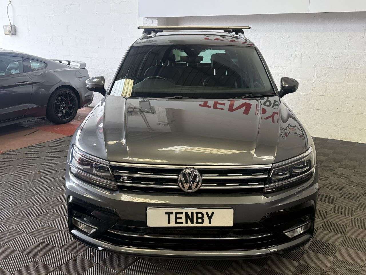 A 2016 VOLKSWAGEN TIGUAN 2.0 TDI BlueMotion Tech R-Line SUV 5dr Diesel DSG 4Motion Euro 6 (s/s) (150 A 2016 VOLKSWAGEN TIGUAN 2.0 TDI BlueMotion Tech R-Line SUV 5dr Diesel DSG 4Motion Euro 6 (s/s) (150