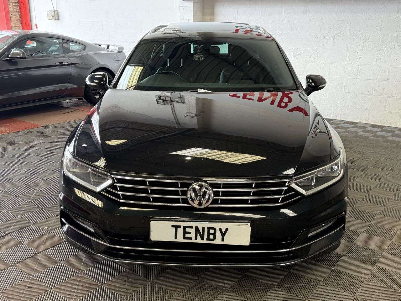 A 2017 VOLKSWAGEN PASSAT 2.0 TDI R-Line Estate 5dr Diesel DSG Euro 6 (s/s) (150 ps) ADPT CRUISE+18"A A 2017 VOLKSWAGEN PASSAT 2.0 TDI R-Line Estate 5dr Diesel DSG Euro 6 (s/s) (150 ps) ADPT CRUISE+18"A