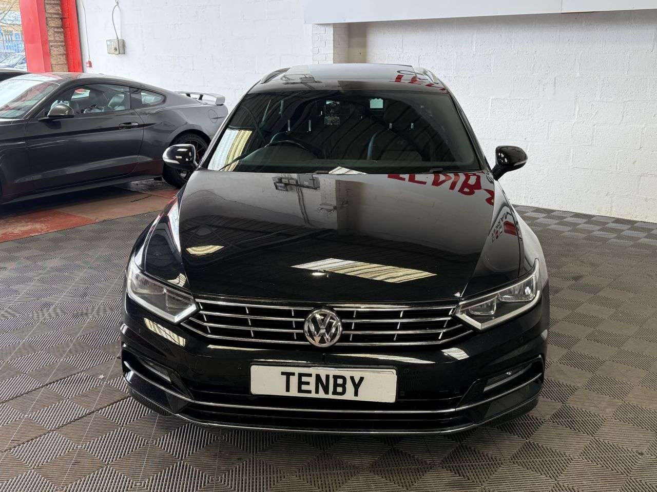 A 2017 VOLKSWAGEN PASSAT 2.0 TDI R-Line Estate 5dr Diesel DSG Euro 6 (s/s) (150 ps) ADPT CRUISE+18"A A 2017 VOLKSWAGEN PASSAT 2.0 TDI R-Line Estate 5dr Diesel DSG Euro 6 (s/s) (150 ps) ADPT CRUISE+18"A