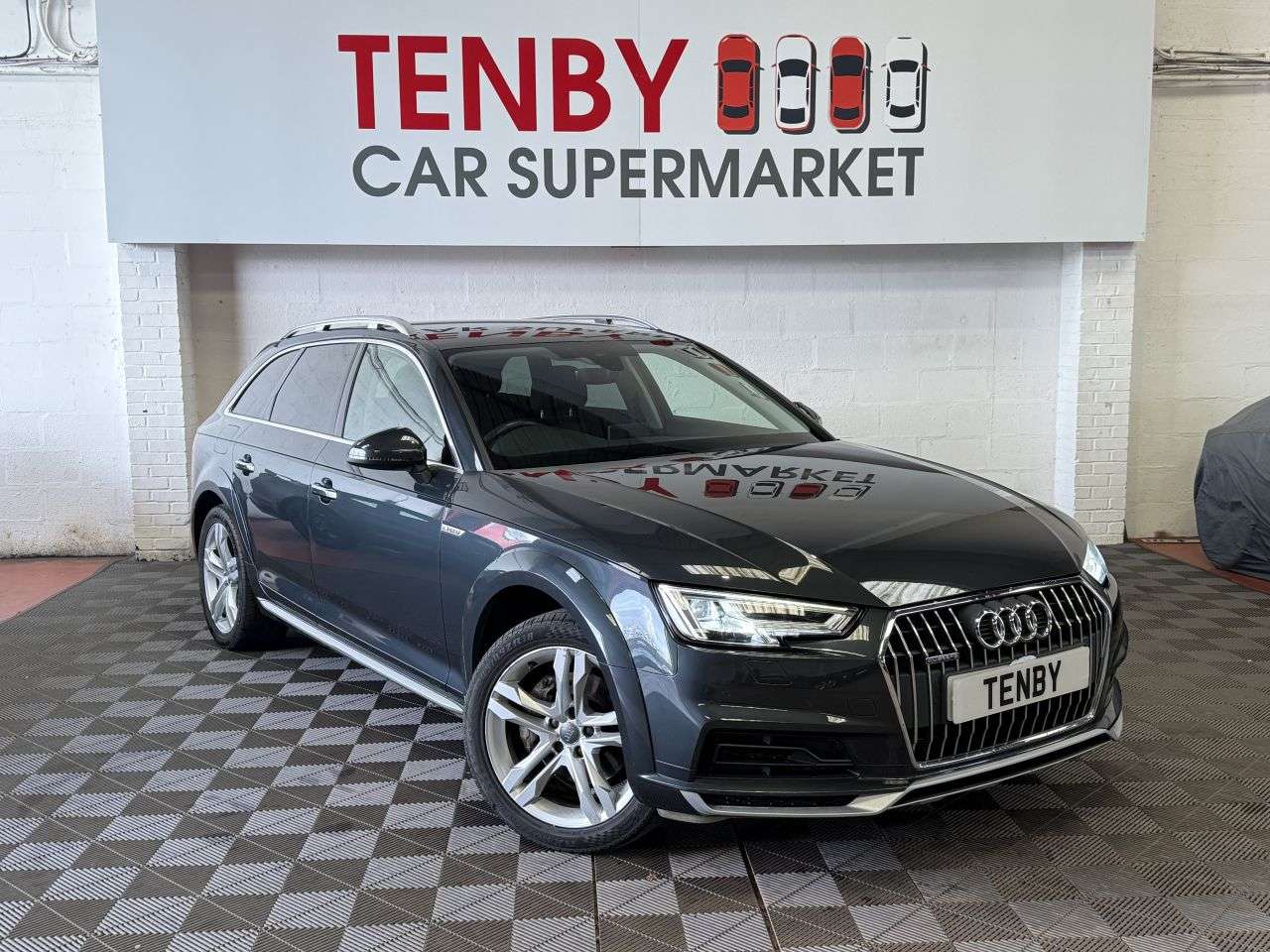 A 2017 AUDI A4 ALLROAD 2.0 TDI Sport Estate 5dr Diesel S Tronic quattro Euro 6 (s/s) (190 ps) FHTD A 2017 AUDI A4 ALLROAD 2.0 TDI Sport Estate 5dr Diesel S Tronic quattro Euro 6 (s/s) (190 ps) FHTD
