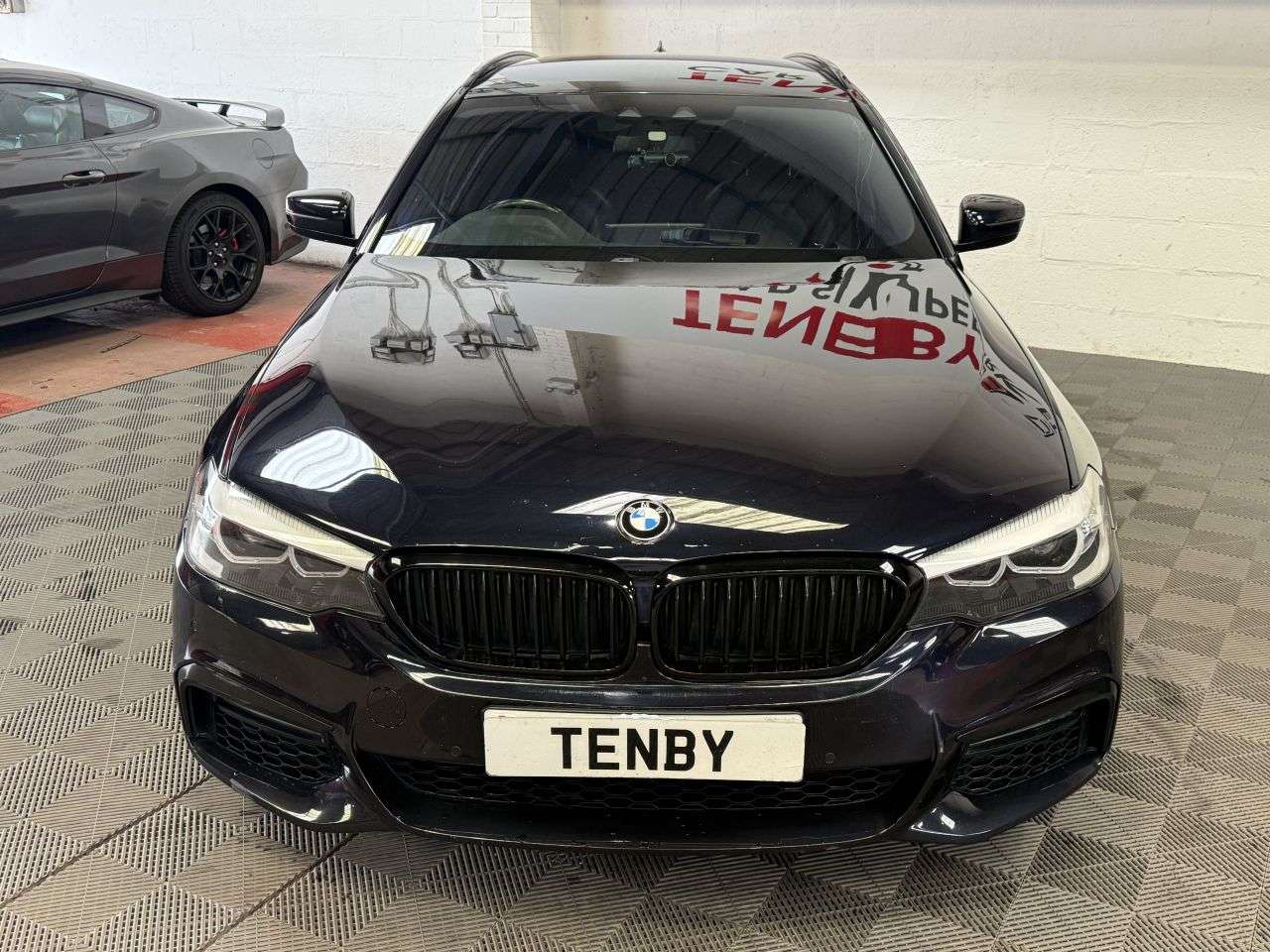 A 2017 BMW 5 SERIES 2.0 520d M Sport Touring 5dr Diesel Auto Euro 6 (s/s) (190 ps) FHTD SEATS+1 A 2017 BMW 5 SERIES 2.0 520d M Sport Touring 5dr Diesel Auto Euro 6 (s/s) (190 ps) FHTD SEATS+1