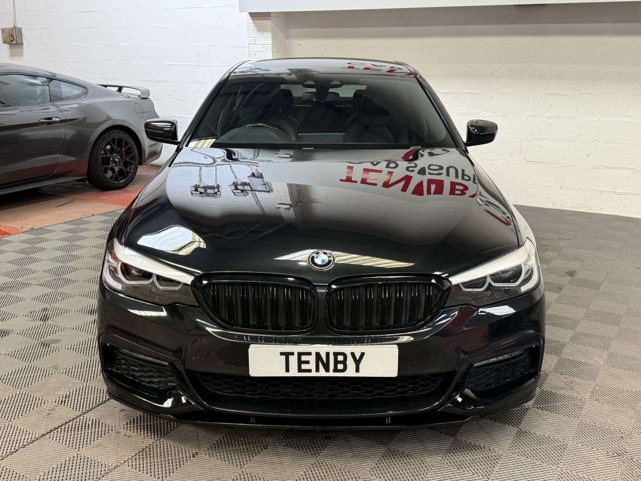 A 2017 BMW 5 SERIES 3.0 530d M Sport Saloon 4dr Diesel Auto xDrive Euro 6 (s/s) (265 ps) CARPLA A 2017 BMW 5 SERIES 3.0 530d M Sport Saloon 4dr Diesel Auto xDrive Euro 6 (s/s) (265 ps) CARPLA