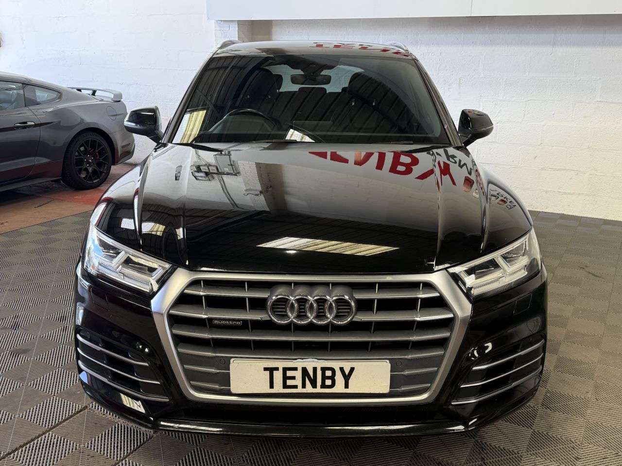 A 2018 AUDI Q5 2.0 TFSI S line SUV 5dr Petrol S Tronic quattro Euro 6 (s/s) (252 ps) A 2018 AUDI Q5 2.0 TFSI S line SUV 5dr Petrol S Tronic quattro Euro 6 (s/s) (252 ps)