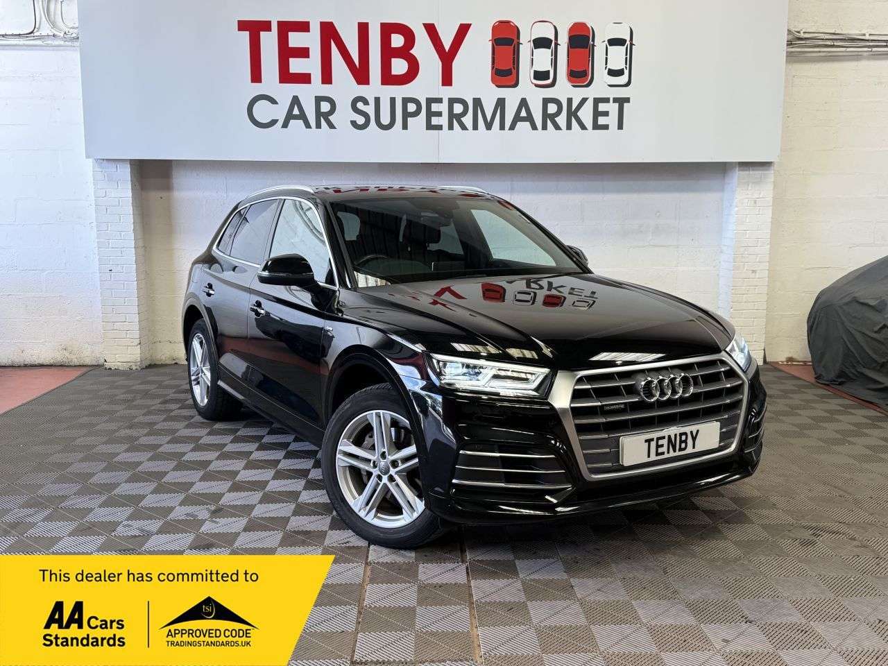 A 2018 AUDI Q5 2.0 TFSI S line SUV 5dr Petrol S Tronic quattro Euro 6 (s/s) (252 ps) A 2018 AUDI Q5 2.0 TFSI S line SUV 5dr Petrol S Tronic quattro Euro 6 (s/s) (252 ps)