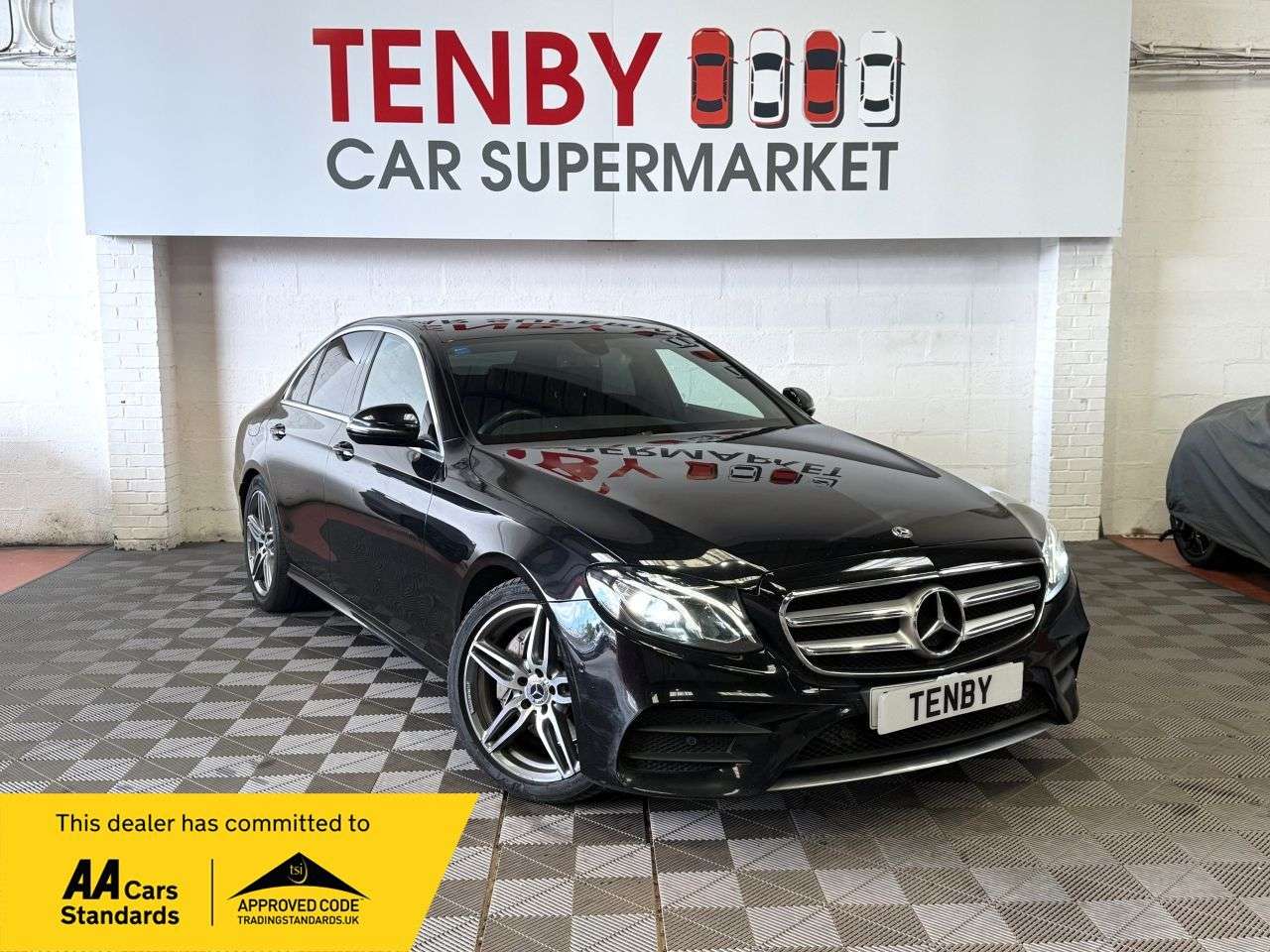 A 2017 MERCEDES-BENZ E-CLASS 2.0 E220d AMG Line Saloon 4dr Diesel G-Tronic+ Euro 6 (s/s) (194 ps) A 2017 MERCEDES-BENZ E-CLASS 2.0 E220d AMG Line Saloon 4dr Diesel G-Tronic+ Euro 6 (s/s) (194 ps)