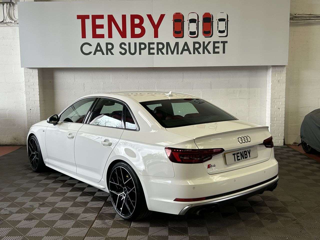 2017 AUDI S4 2017 AUDI S4