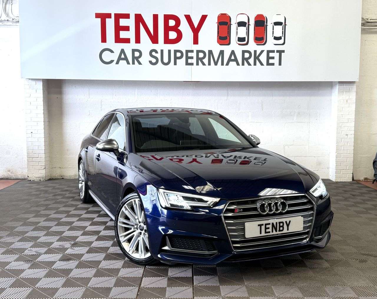 A 2018 AUDI S4 3.0 TFSI V6 Saloon 4dr Petrol Tiptronic quattro Euro 6 (s/s) (354 ps) APPLE A 2018 AUDI S4 3.0 TFSI V6 Saloon 4dr Petrol Tiptronic quattro Euro 6 (s/s) (354 ps) APPLE