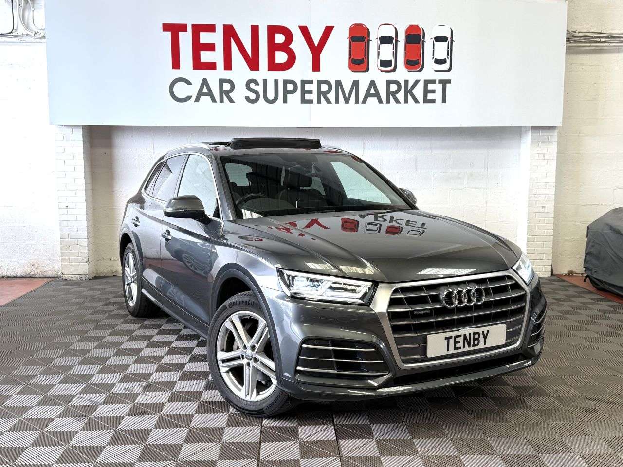 A 2018 AUDI Q5 2.0 TDI S line SUV 5dr Diesel S Tronic quattro Euro 6 (s/s) (190 ps) CARPLA A 2018 AUDI Q5 2.0 TDI S line SUV 5dr Diesel S Tronic quattro Euro 6 (s/s) (190 ps) CARPLA