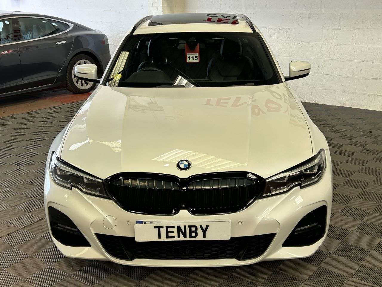 A 2019 BMW 3 SERIES 2.0 320d M Sport Touring 5dr Diesel Auto xDrive Euro 6 (s/s) (190 ps) 360 C A 2019 BMW 3 SERIES 2.0 320d M Sport Touring 5dr Diesel Auto xDrive Euro 6 (s/s) (190 ps) 360 C